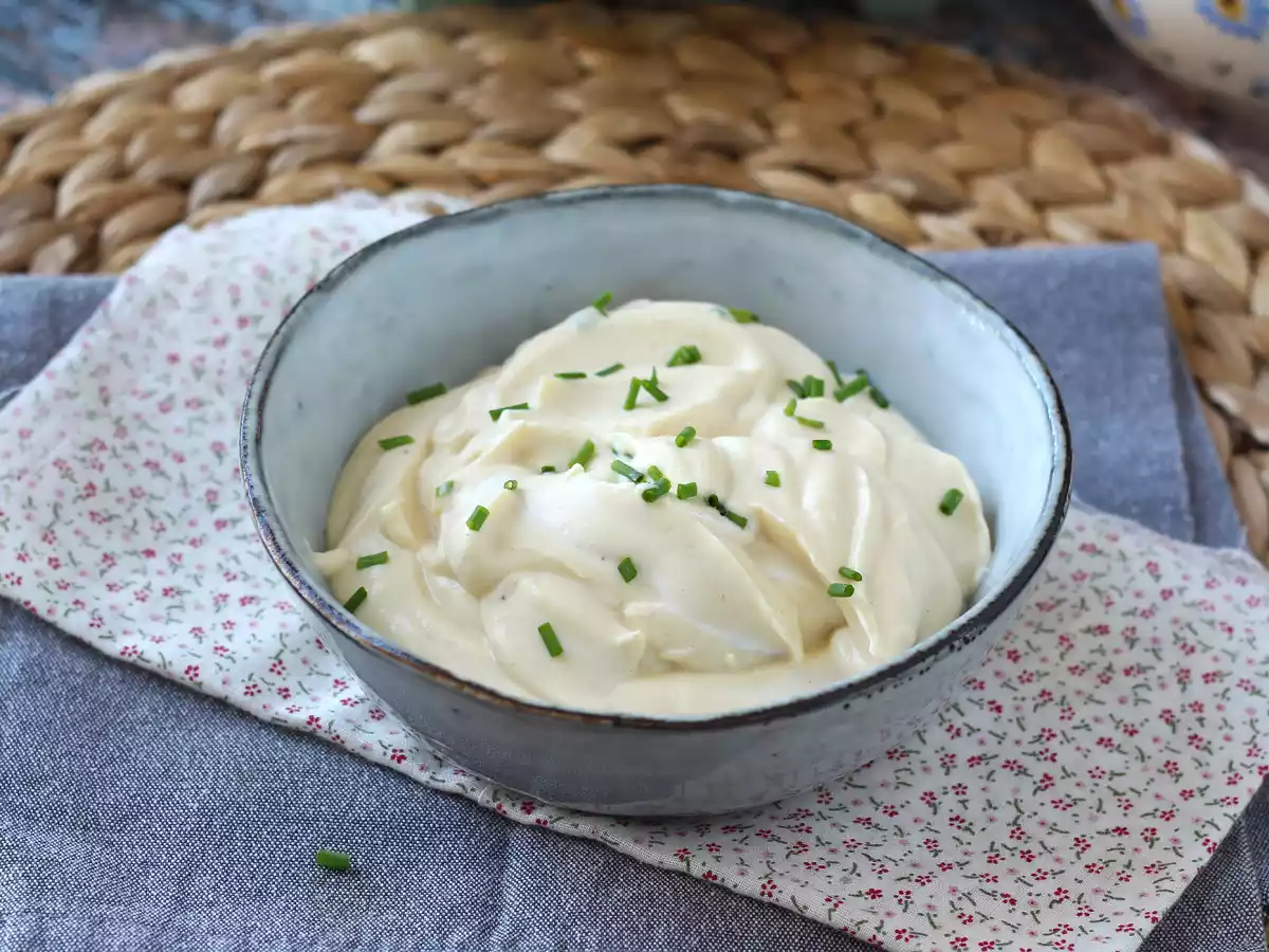 Leichte Mayonnaise mit hartgekochten Eiern und ohne Öl! Perfekt, wenn man keine rohen Eier essen kann. - foto 5