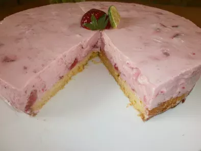 Limetten - Erdbeer - Quark Torte