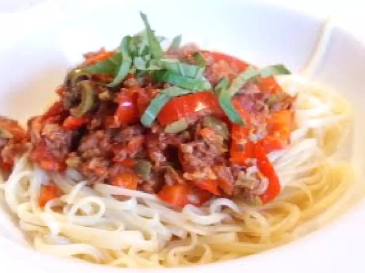 Linguine mit Thunfisch-Paprika Sauce