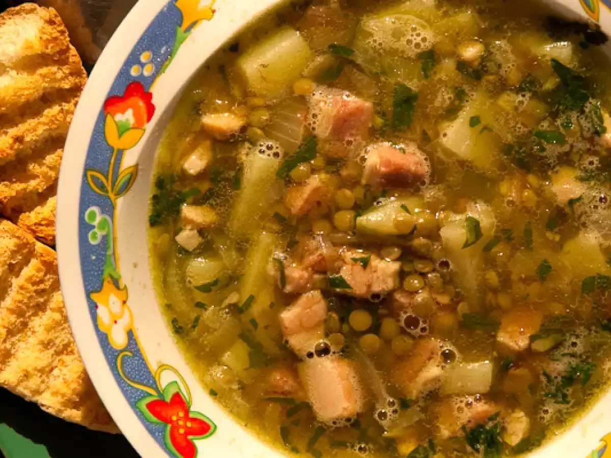 Linsensuppe mit Speck