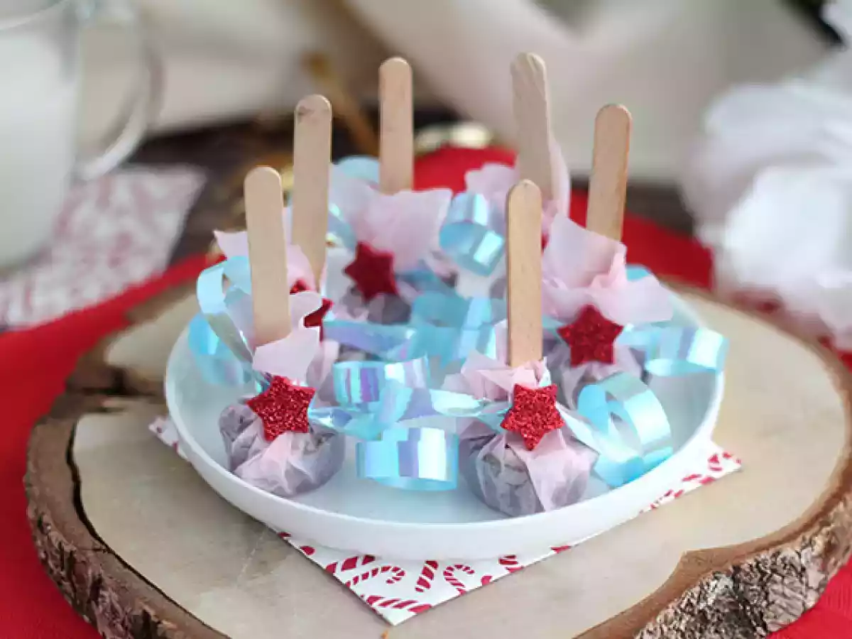 Lollis für heiße Schokolade: dunkle Schokolade + geröstete Haselnüsse