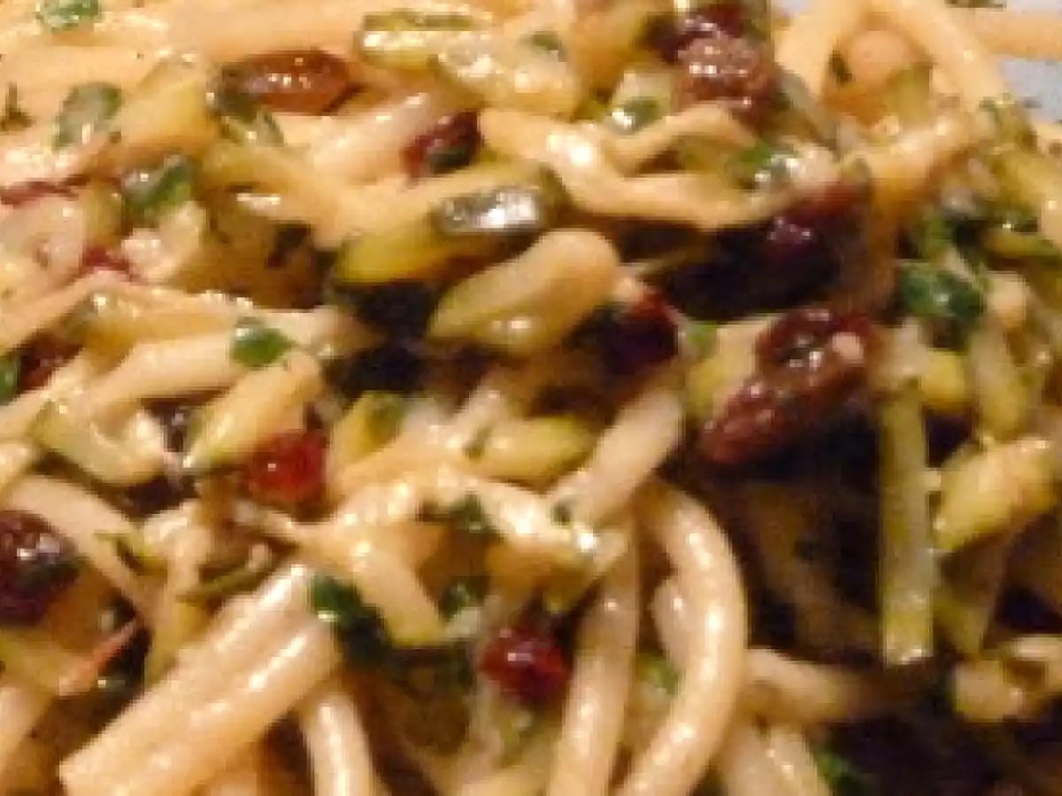 Makkaroni mit Zucchini und Zitrone