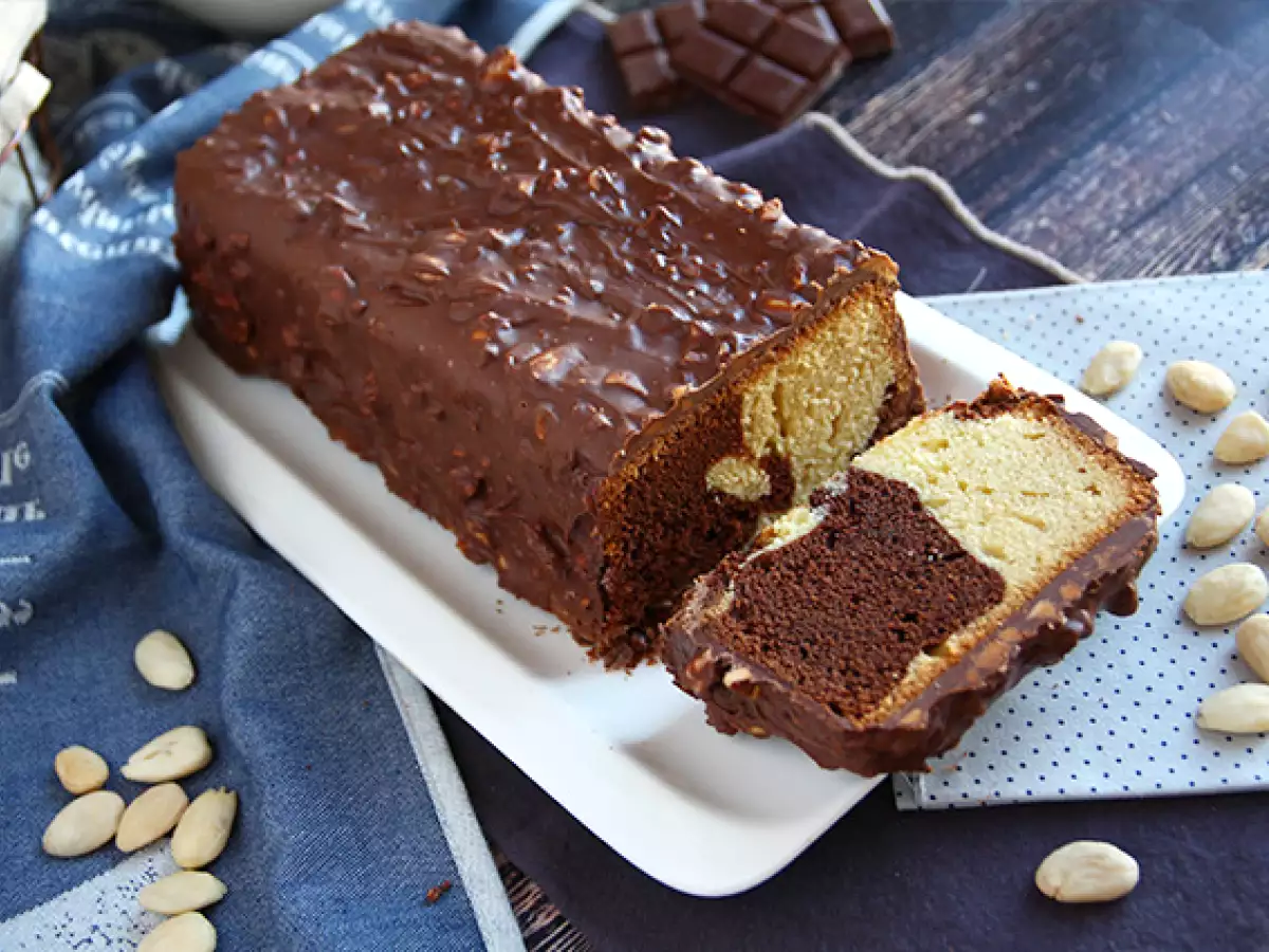 Marmorkuchen mit Mandelglasur