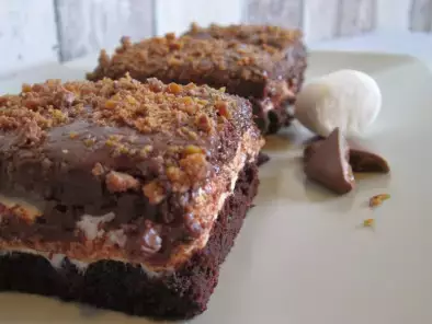 Marshmallow Brownies mit Daim-Speculoos-Überzug
