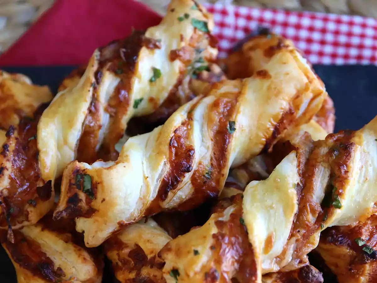 Maxi-Blätterteigspiralen (Tomate, Schinken, Mozzarella, Petersilie) - foto 4