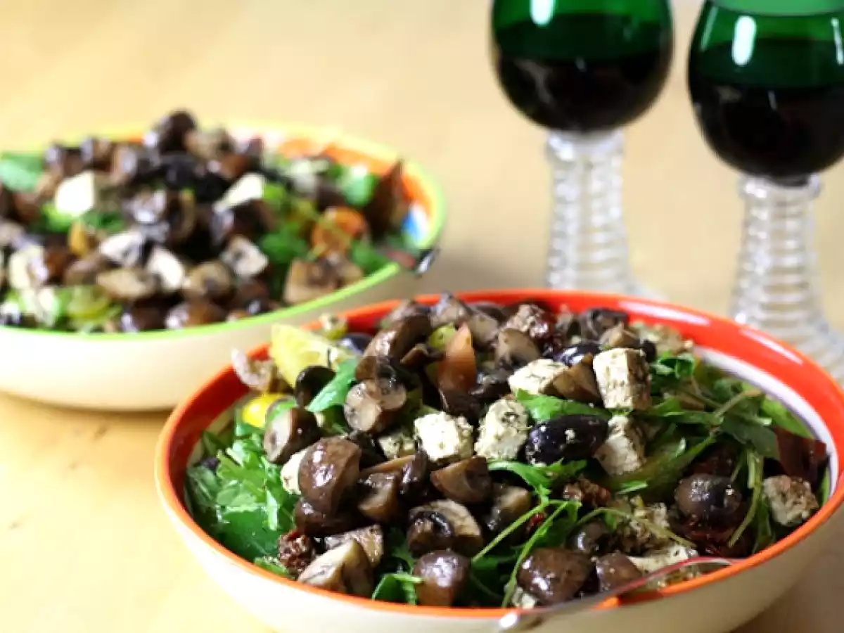 Mediteraner Tofusalat