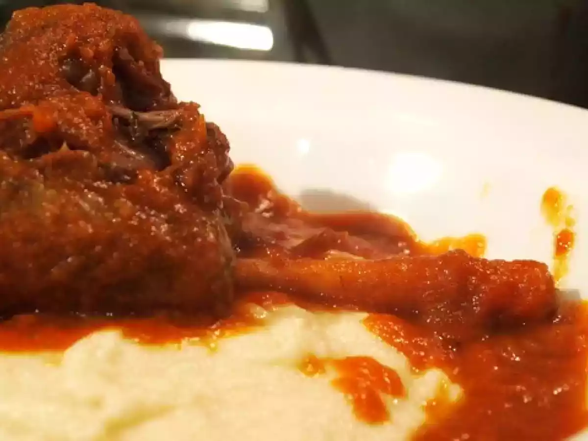 Medizinische Versorgung NHS und Rezept für Lammstelzen - Lamb Shanks - mit Polenta