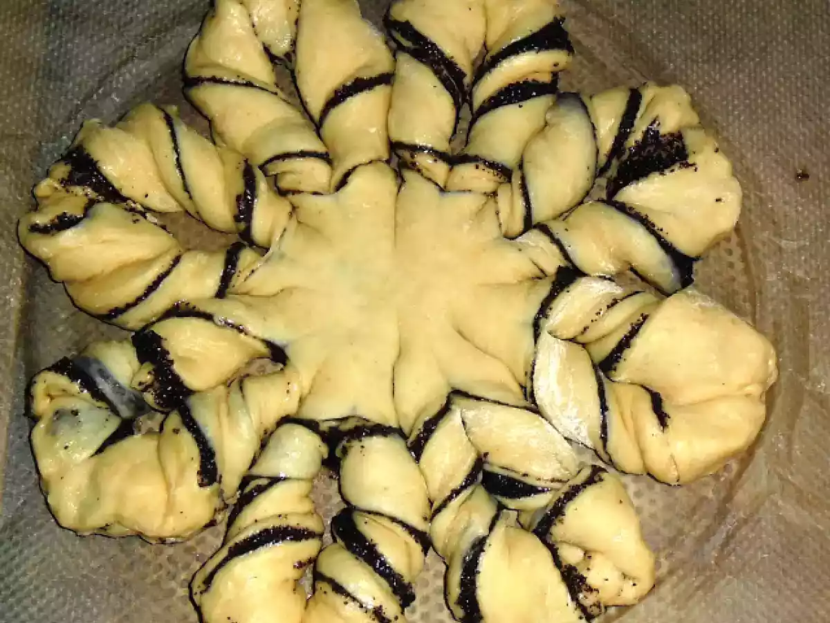 Mein erster Versuch eine Hefeteig-Blume zu backen - foto 2