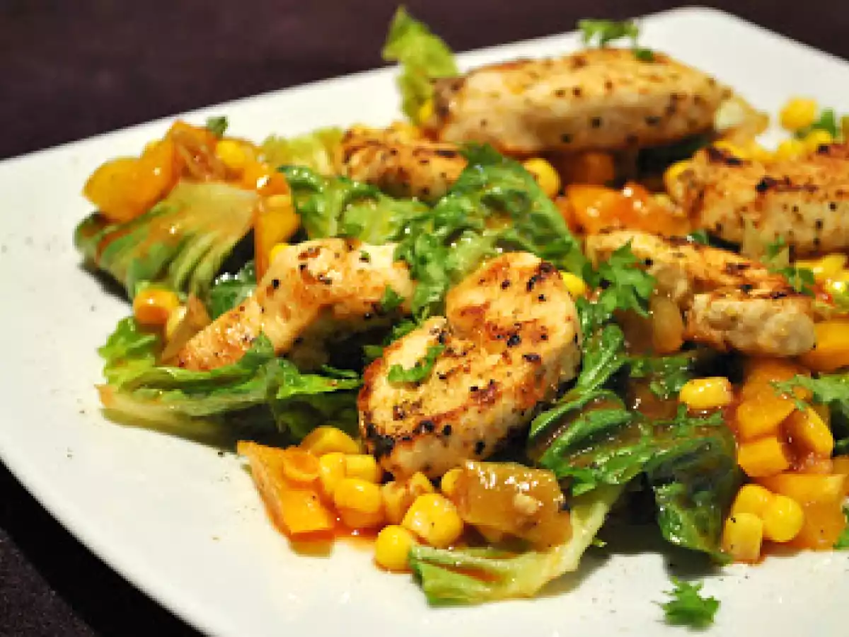 Mexikanischer Salatteller mit gebratenem Hähnchen