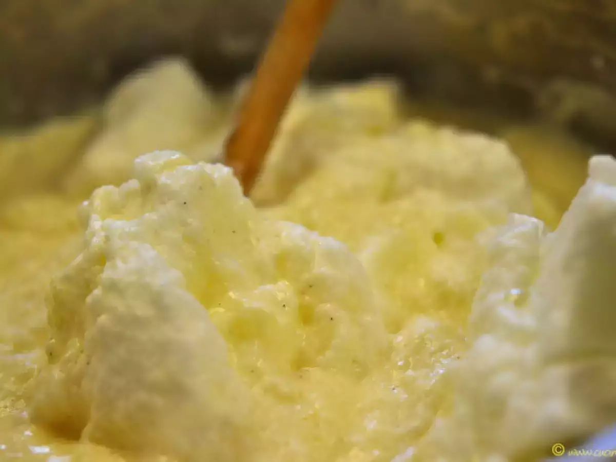 Milchreis mit Pfirsichkompott, von der Dame des Hauses gewünscht