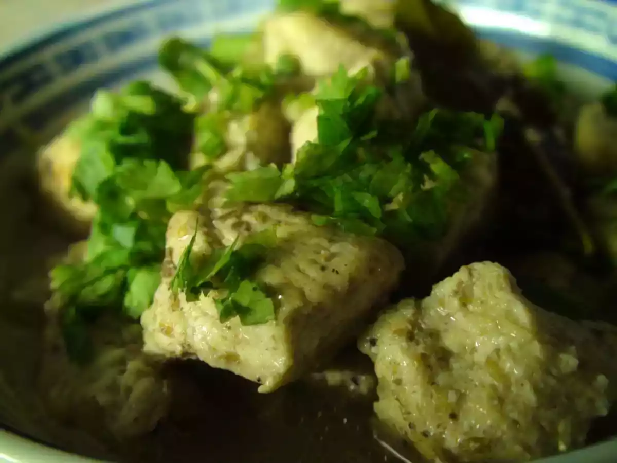 Mildes Ingwer-Joghurt-Hähnchen aus Kashmir