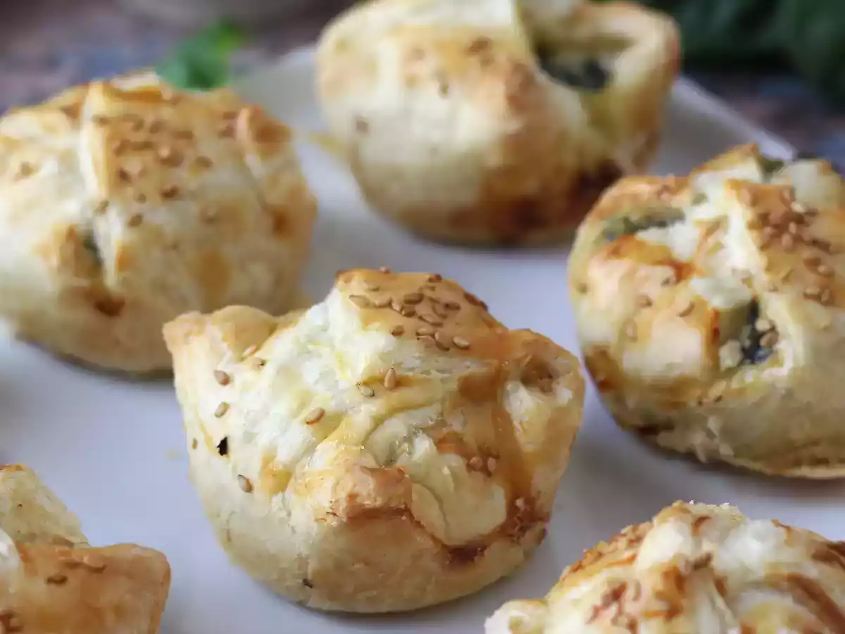 Mini-Blätterteigtaschen mit Spinat und Ziegenkäse - foto 2