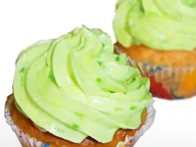 Mini Cupcakes mit grüner Cashewnusscreme