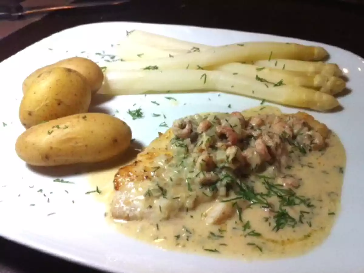 Mit den Wolken ziehen: Scholle mit Nordseekrabben und Spargel