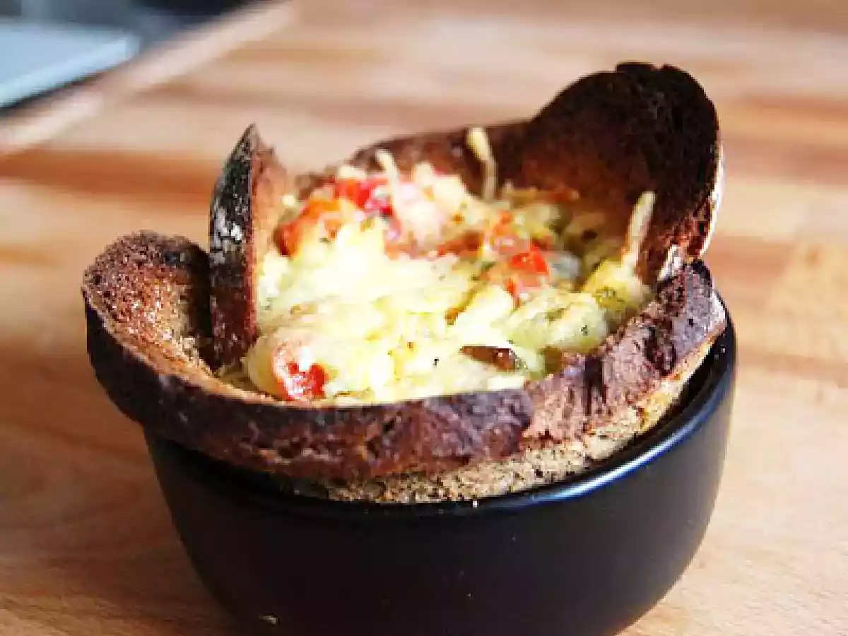 Mit Ei gefülltes Brot/Brötchen