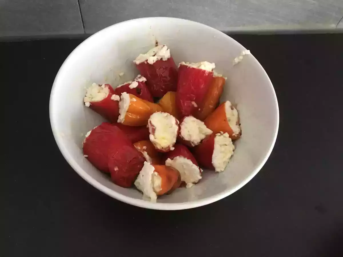 Mit Ricotta gefüllte Paprika