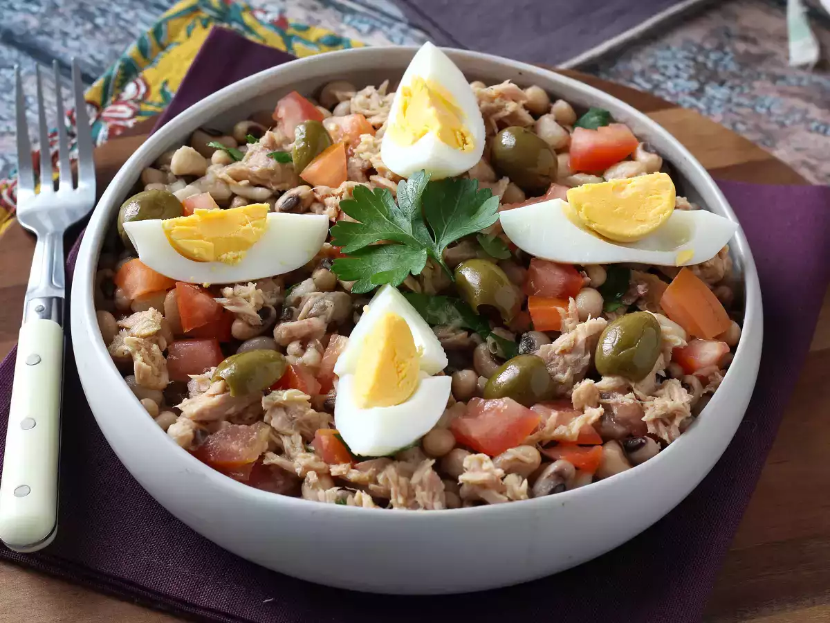 Nivea-Salat (Hornbohnen) mit Thunfisch, Eiern und Oliven: der portugiesische Klassiker! - foto 5