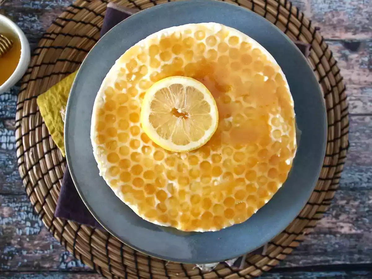No-Bake-Käsekuchen mit Zitrone und Honig (Tutorial zur Kuchendekoration) - foto 3
