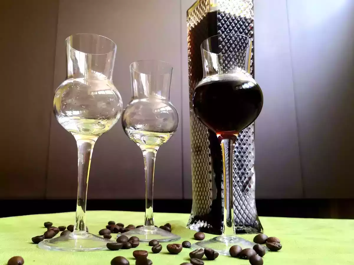 Nocino, das Rezept und die Zutaten für die Zubereitung zu Hause - foto 2