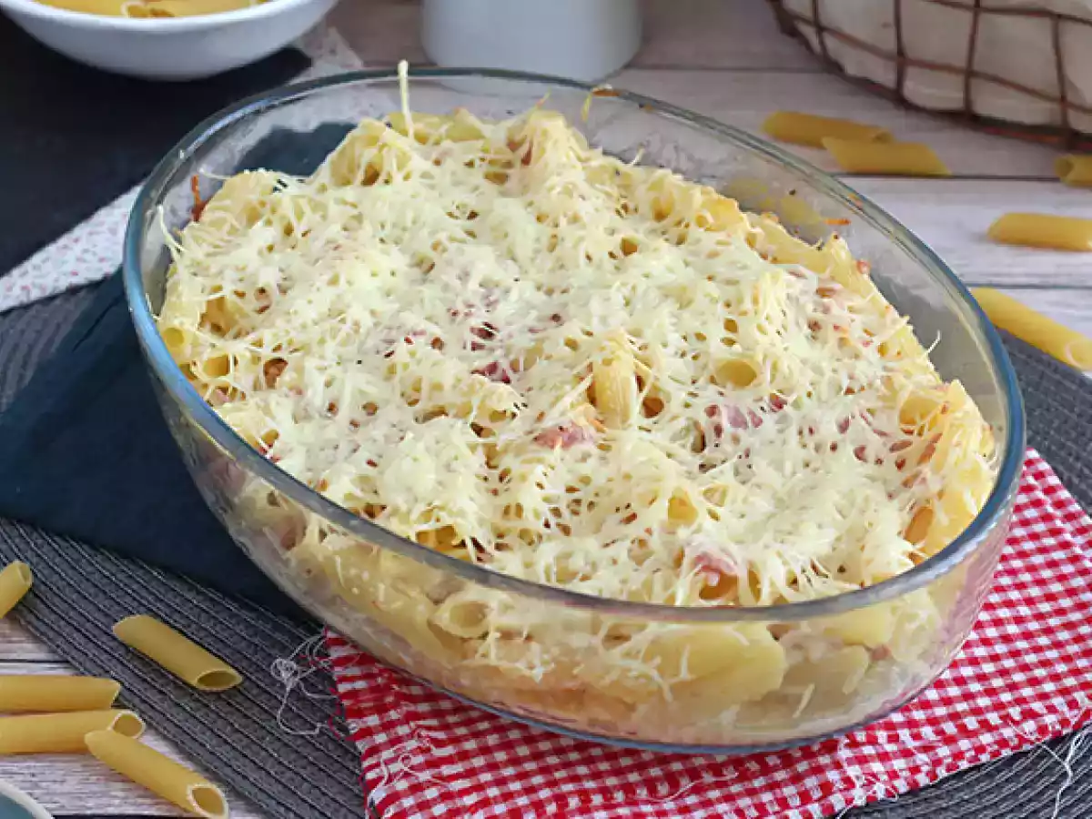 Nudelgratin mit Käse und Schinken