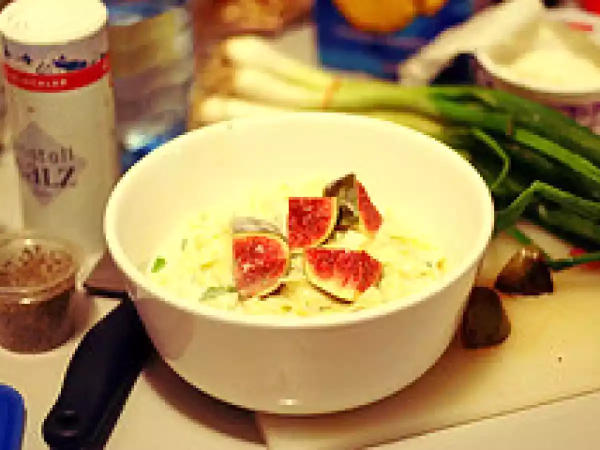 Nudeln in gorgonzola-sauce mit feigen