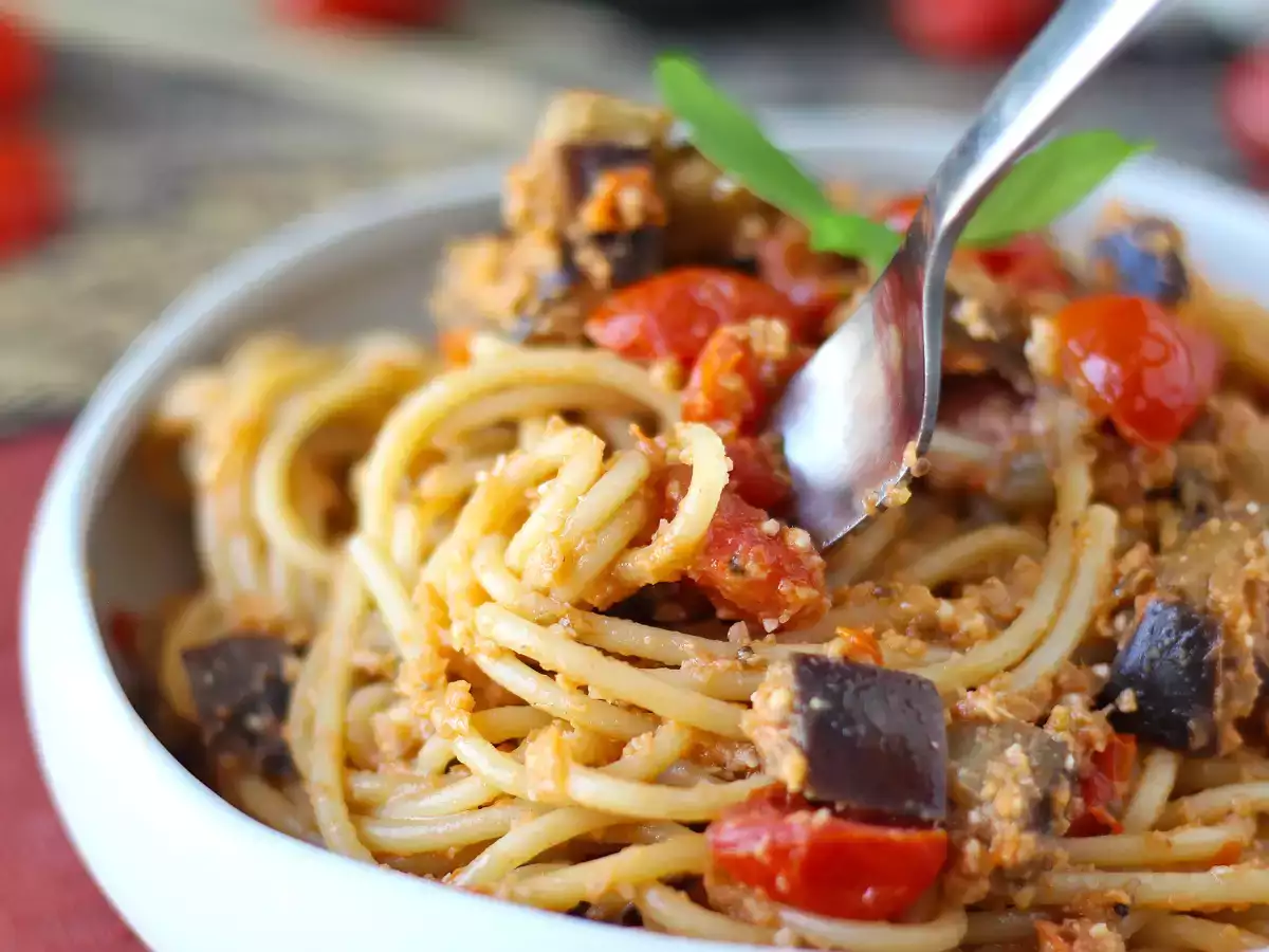 Nudeln mit Auberginencreme und Kirschtomaten: einfaches und leckeres Rezept - foto 2