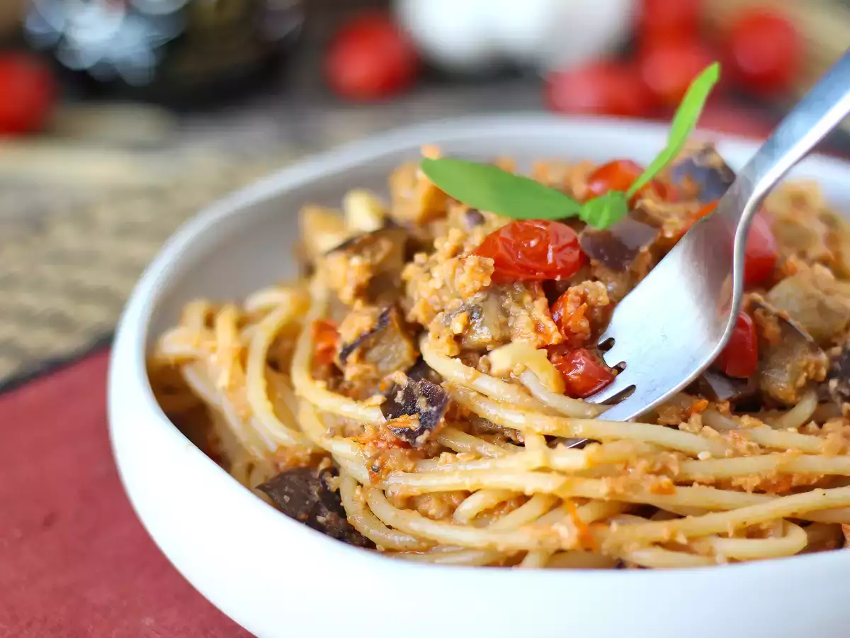 Nudeln mit Auberginencreme und Kirschtomaten: einfaches und leckeres Rezept - foto 3