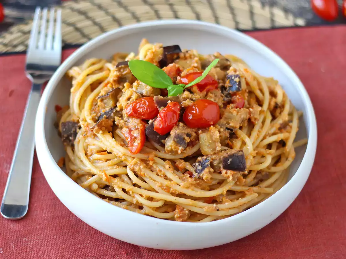 Nudeln mit Auberginencreme und Kirschtomaten: einfaches und leckeres Rezept - foto 4