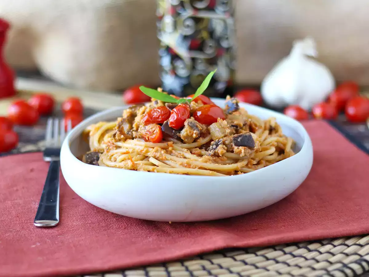 Nudeln mit Auberginencreme und Kirschtomaten: einfaches und leckeres Rezept - foto 5