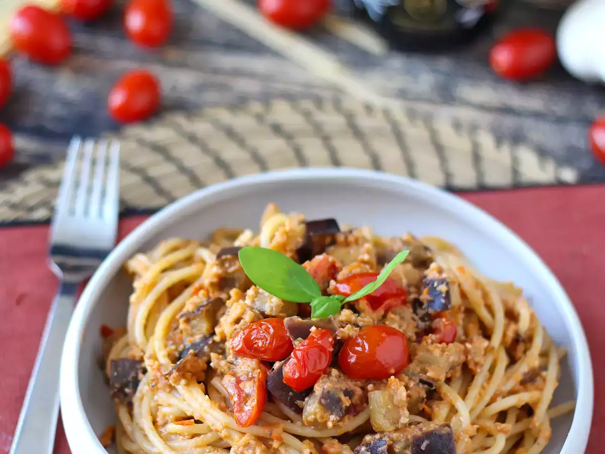 Nudeln mit Auberginencreme und Kirschtomaten: einfaches und leckeres Rezept - foto 6