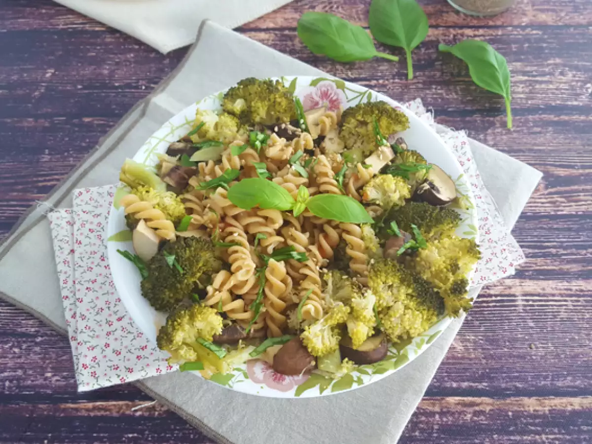 Nudeln mit Brokkoli, Champignons und Basilikum - foto 4