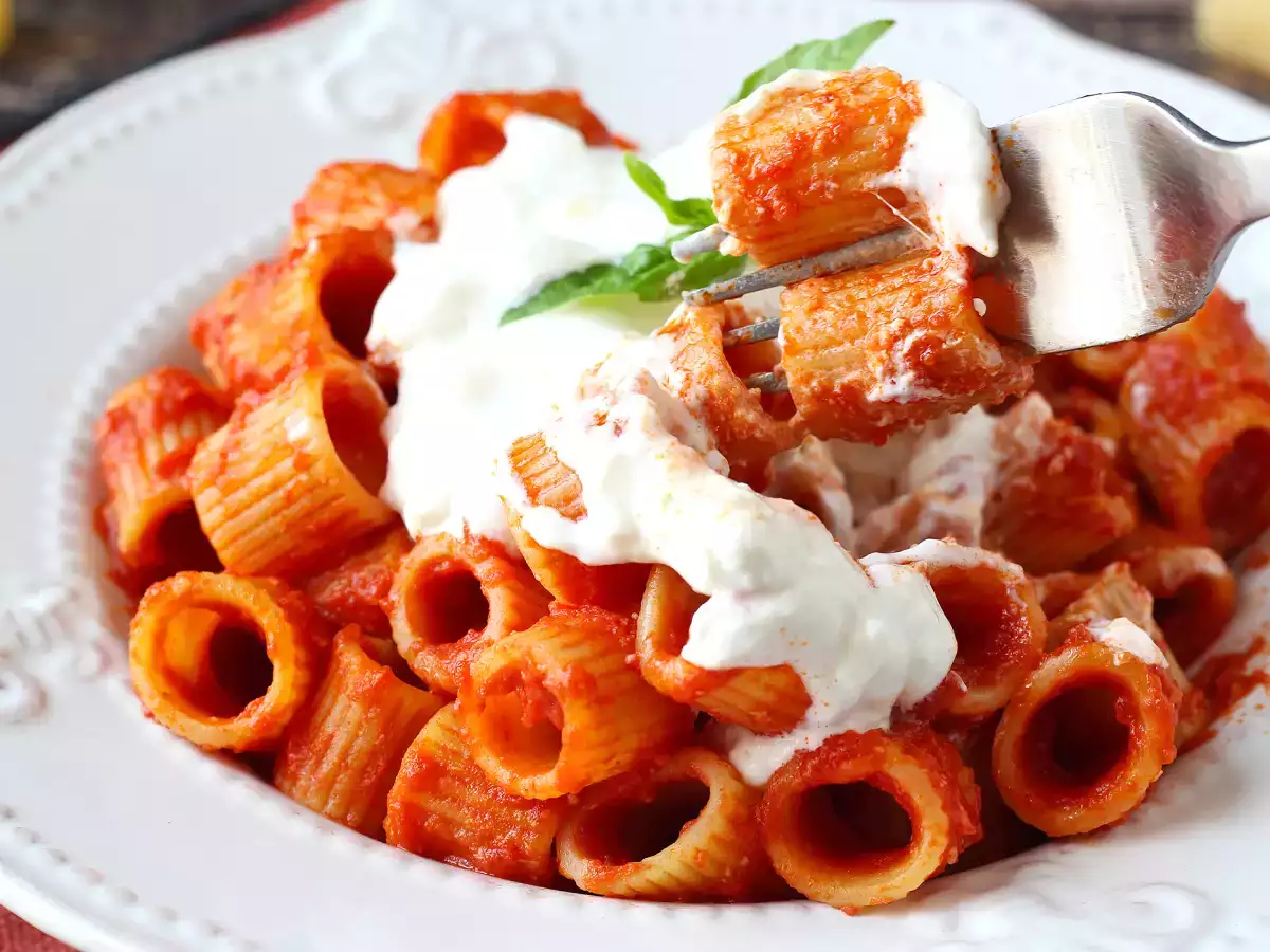 Nudeln mit Stracciatella und cremiger Tomate: der erste Gang ist in 10 Minuten fertig - foto 6