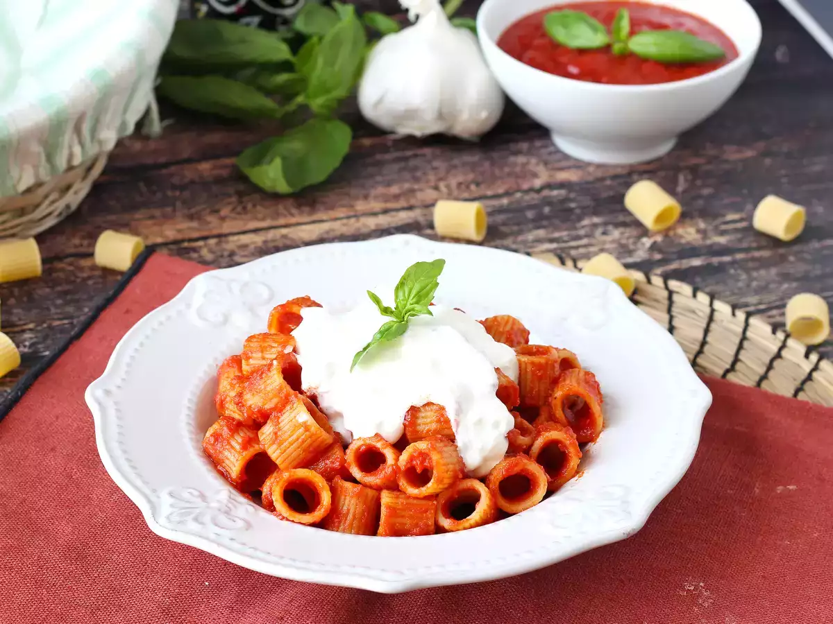 Nudeln mit Stracciatella und cremiger Tomate: der erste Gang ist in 10 Minuten fertig - foto 8