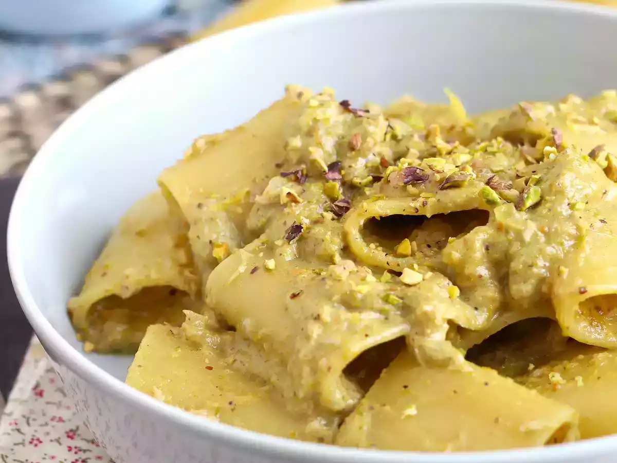 Nudeln mit Thunfisch, Pistazien und Zitrone - foto 2