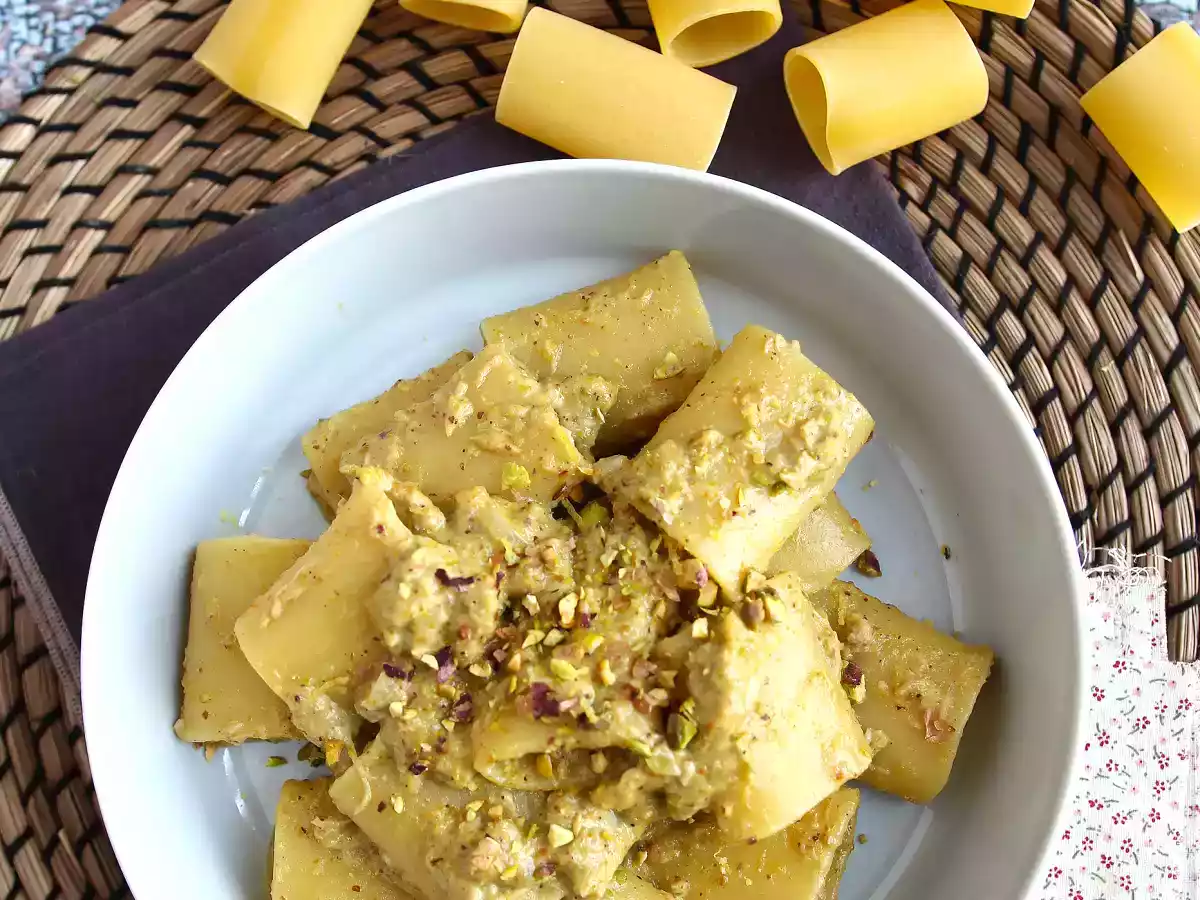 Nudeln mit Thunfisch, Pistazien und Zitrone - foto 3