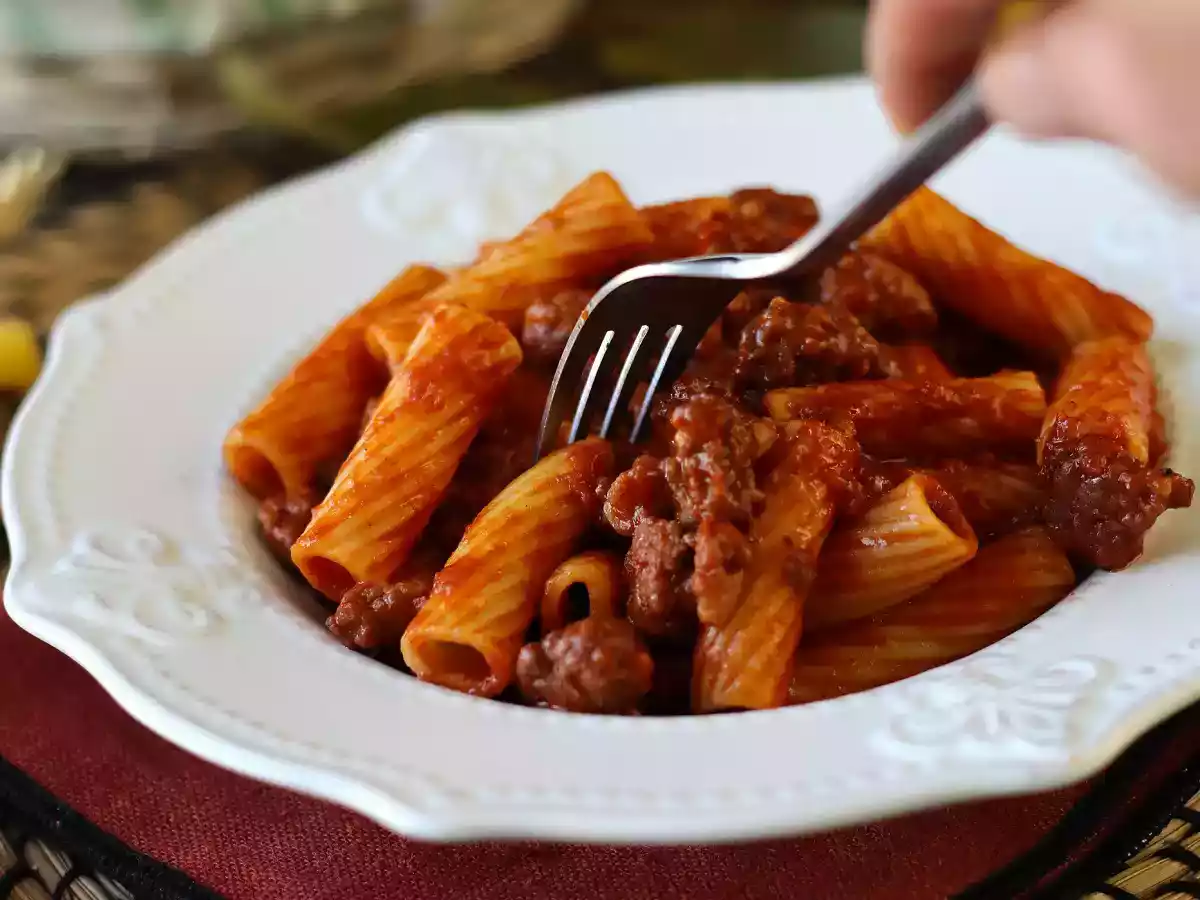 Nudeln mit Wurstsauce: ein einfaches Gericht mit intensivem Geschmack - foto 3