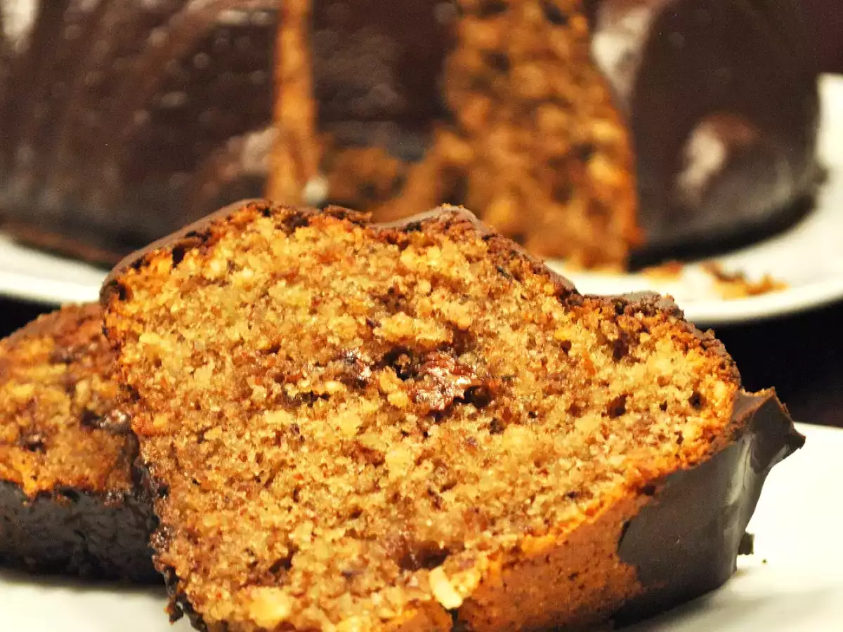 Nuss-Gewürzkuchen mit feinen Nougatstückchen