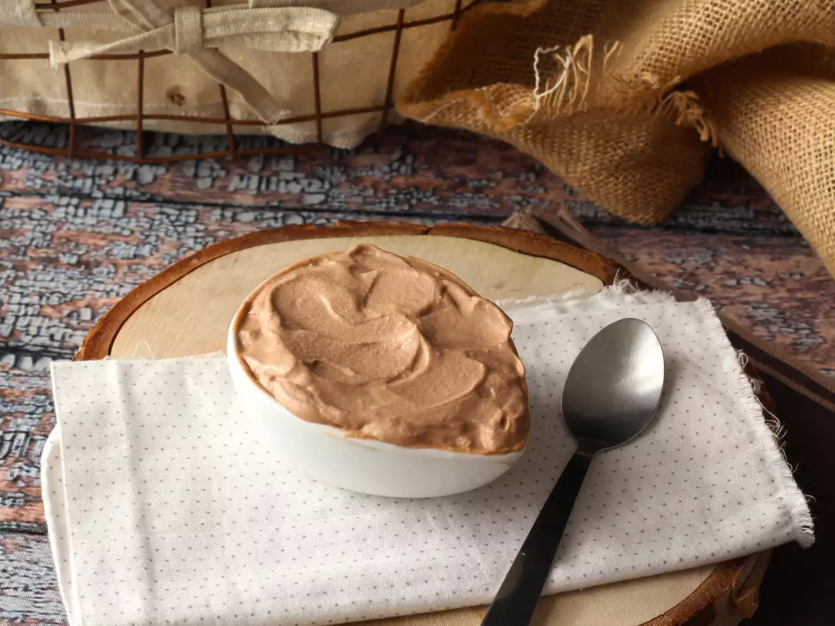 Nutella-Sahnecreme zum Füllen und Dekorieren von Torten