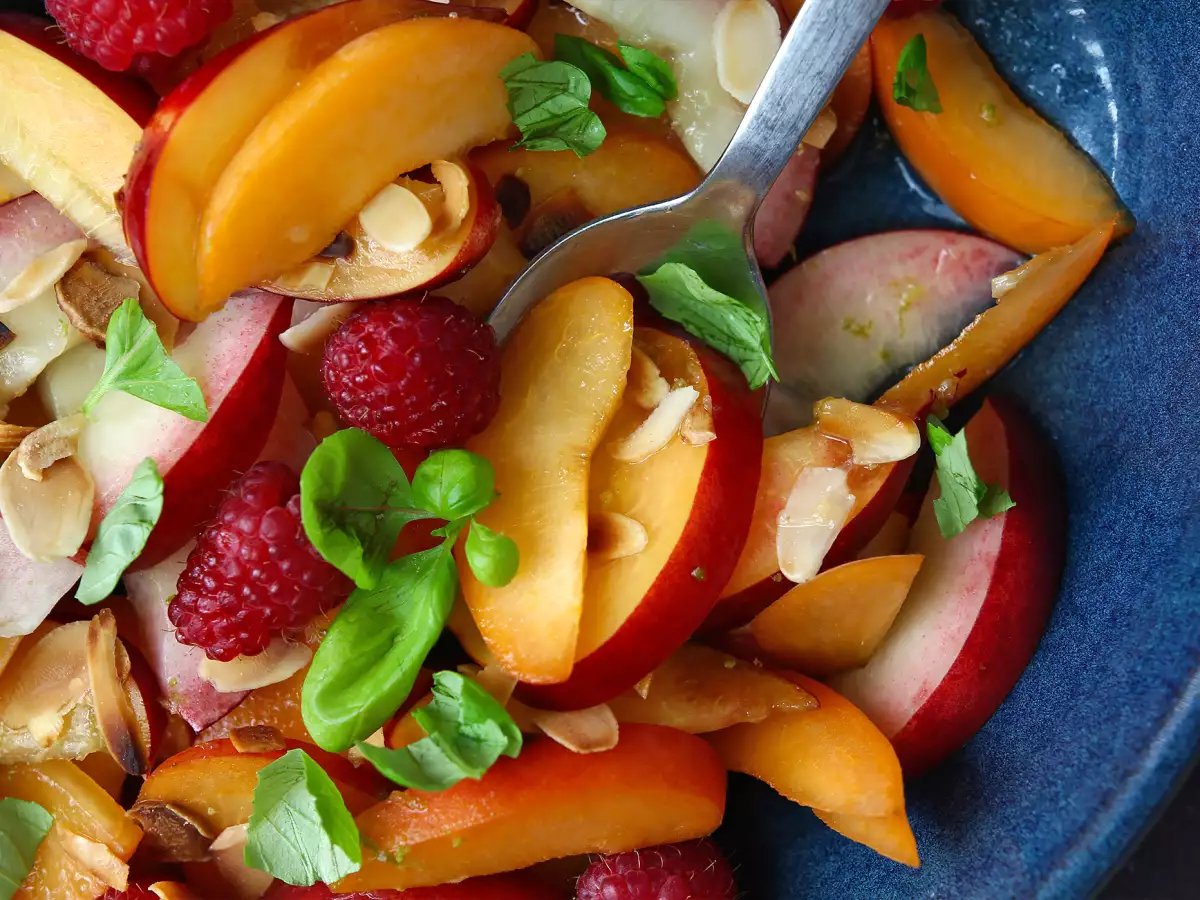 Obstsalat mit Pfirsich, Aprikose und Himbeeren – sommerlich lecker! - foto 3