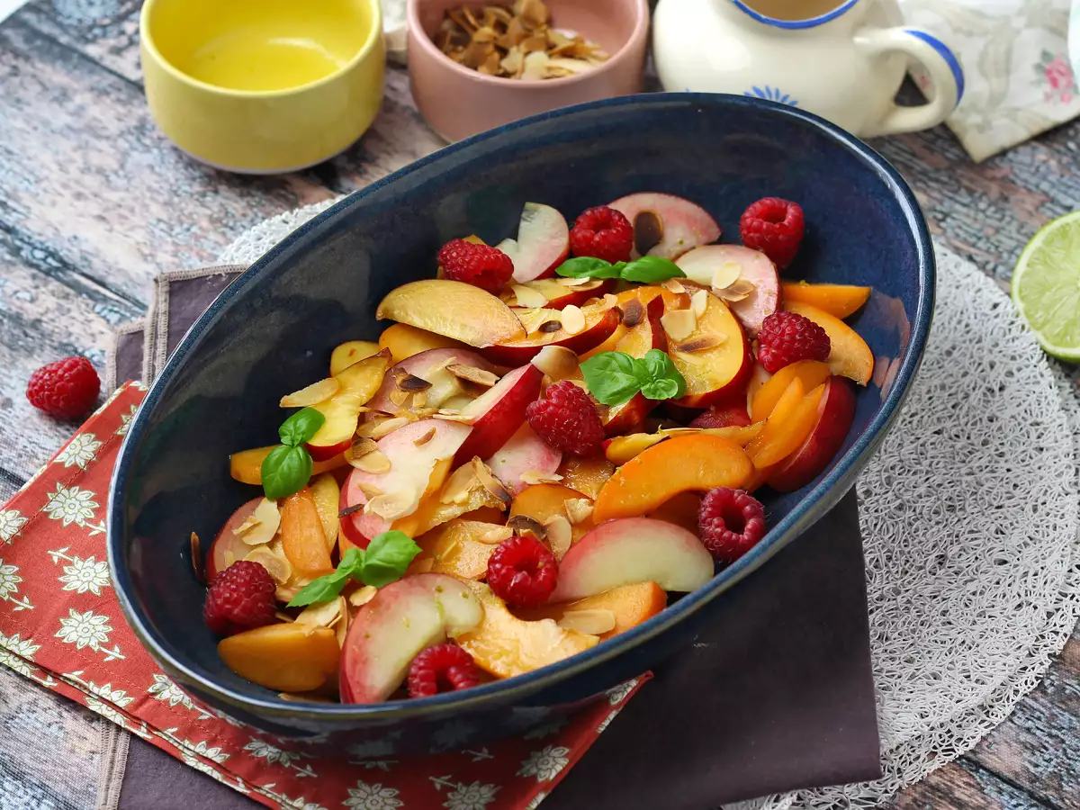 Obstsalat mit Pfirsich, Aprikose und Himbeeren – sommerlich lecker! - foto 5