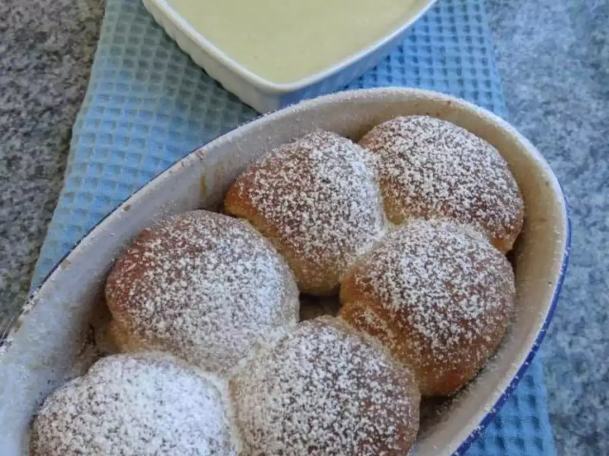Oma´s Buchteln mit Vanillesauce