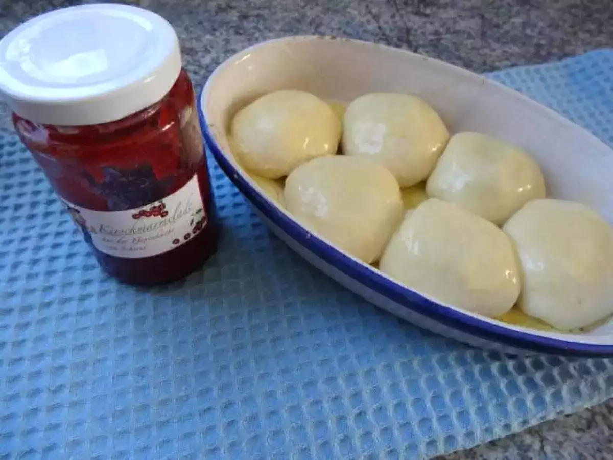 Oma´s Buchteln mit Vanillesauce - foto 2