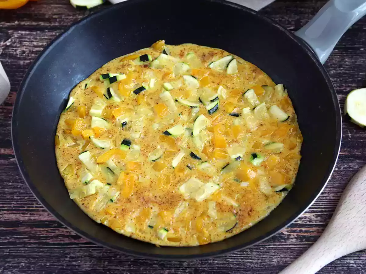 Omelette mit Paprika und Zucchini