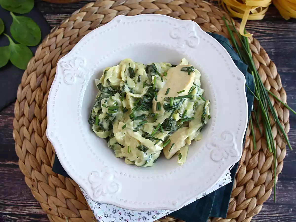 One-Pot-Pasta mit Spinat, Ziegenkäse und Hähnchen - foto 3