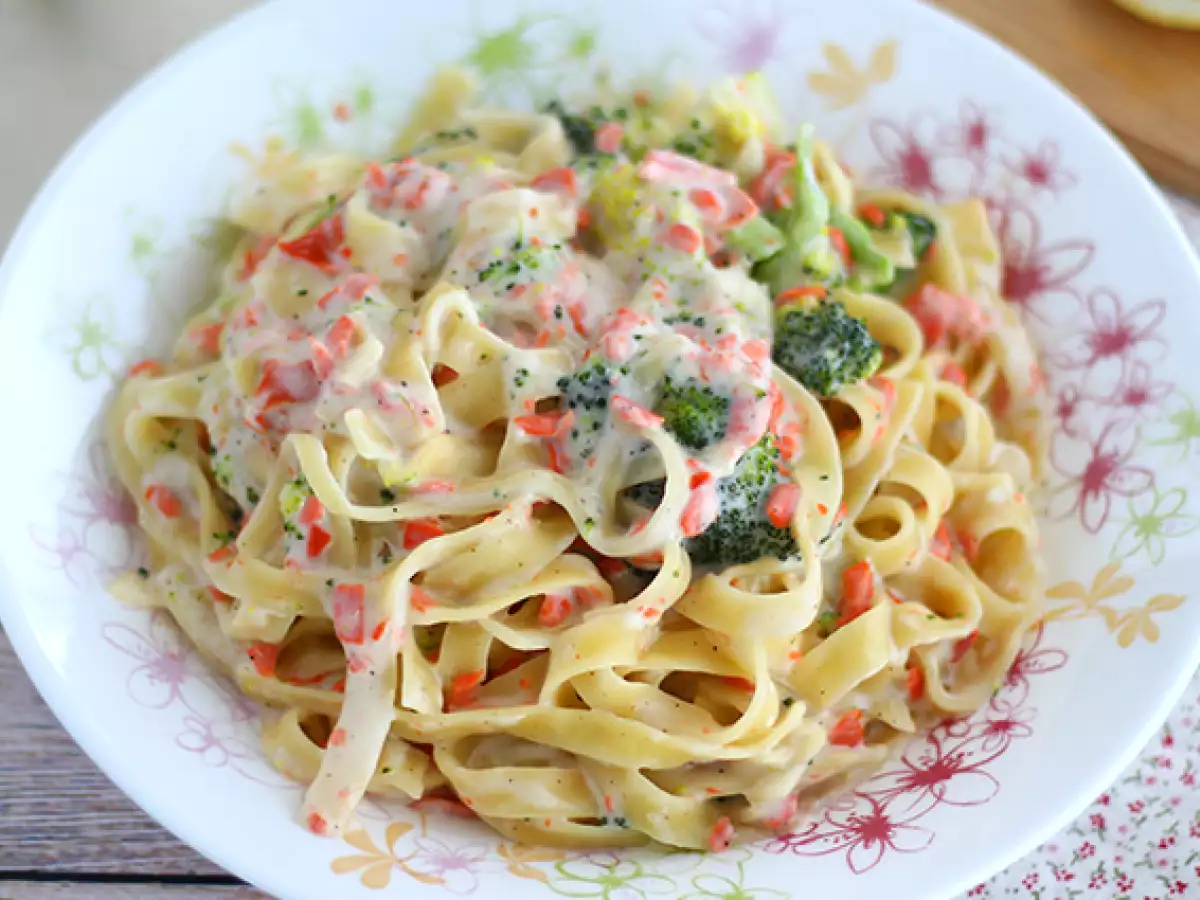 One-Pot-Pasta mit Tagliatelle, Lachs und Brokkoli - foto 2