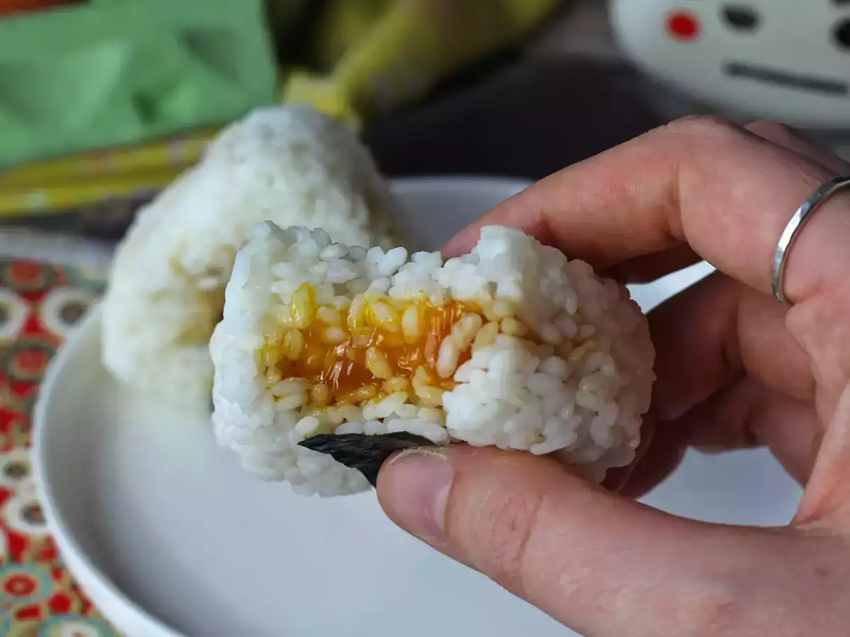 Onigiri mit in Sojasauce marinierten Eigelben - foto 3