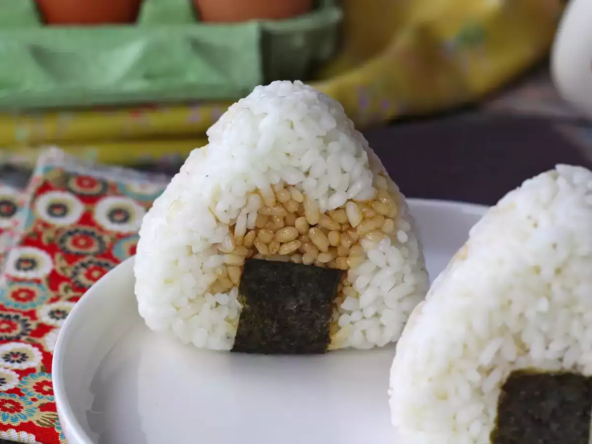 Onigiri mit in Sojasauce marinierten Eigelben - foto 6