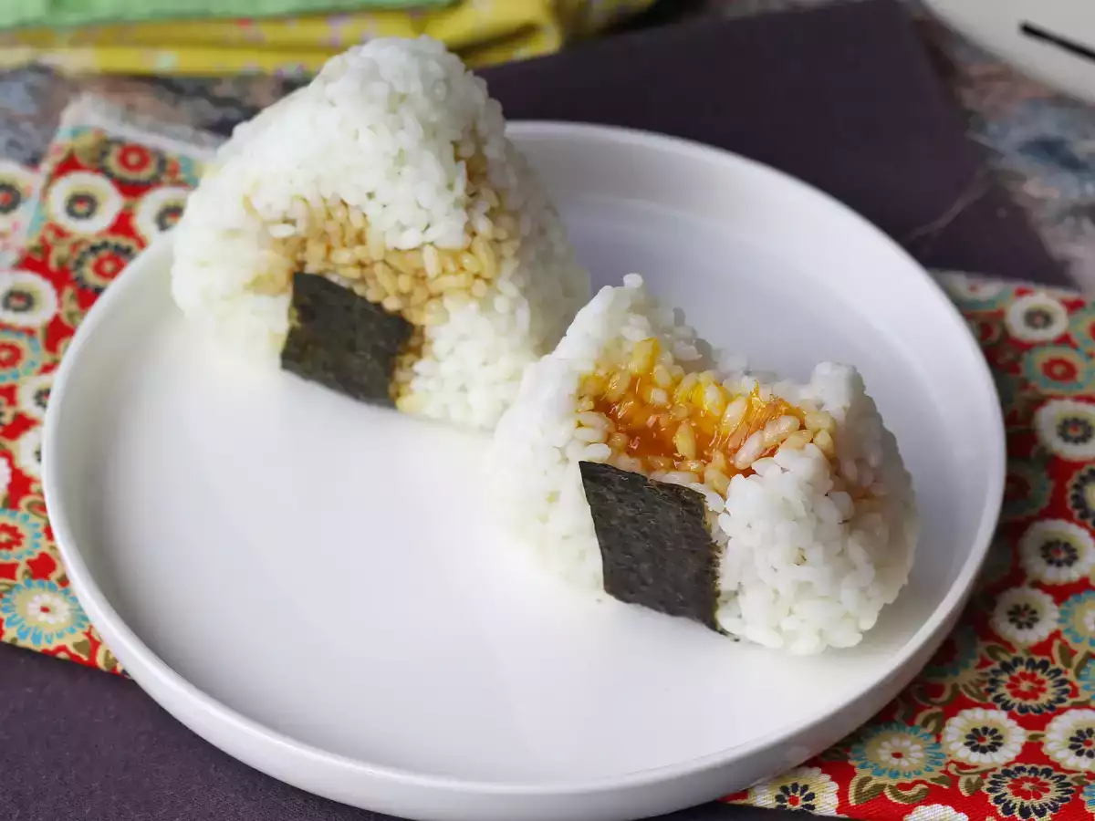 Onigiri mit in Sojasauce marinierten Eigelben - foto 8