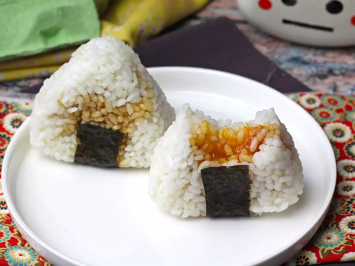 Onigiri mit kandierten Eigelben in Sojasauce - foto 2