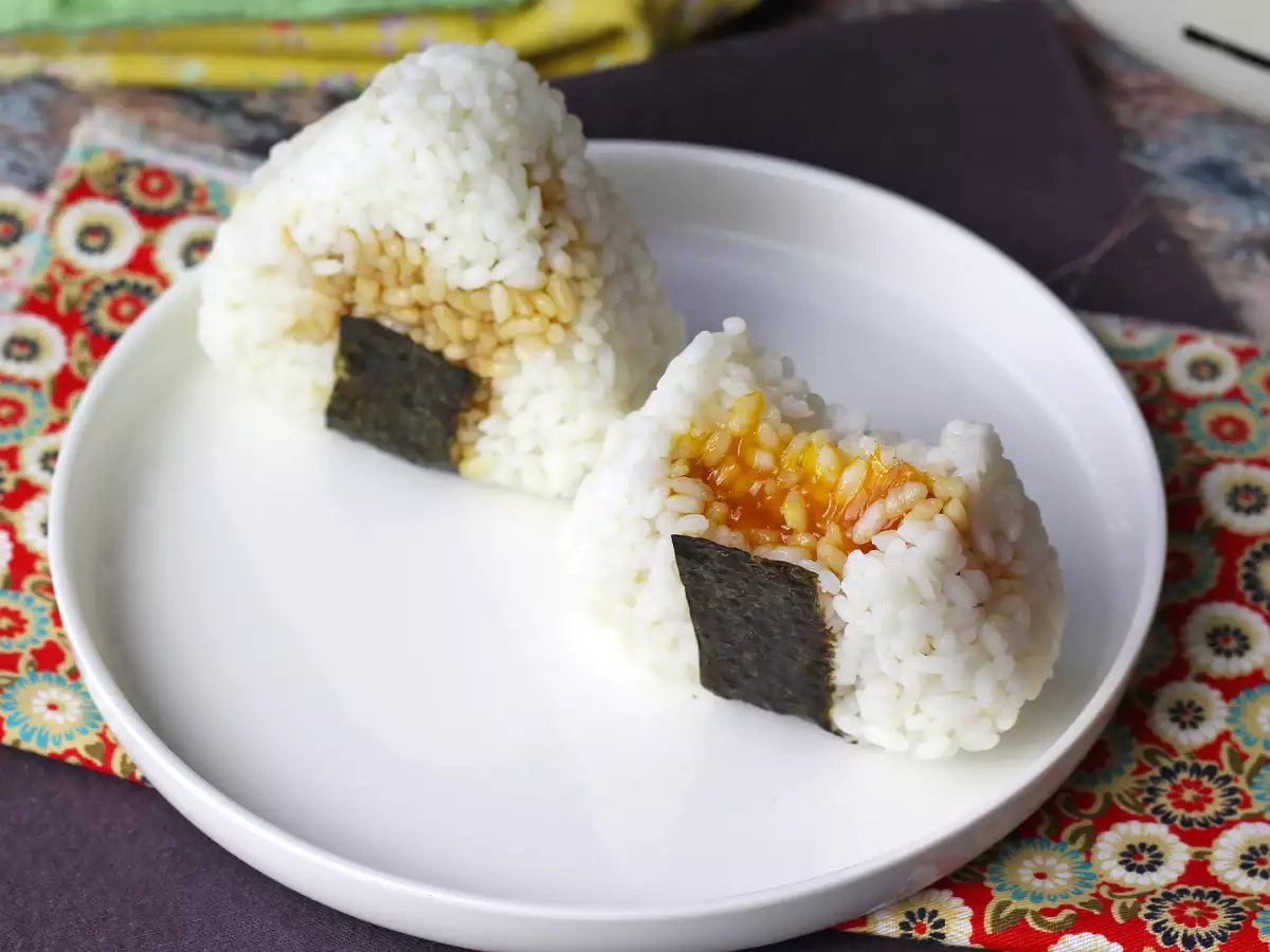 Onigiri mit kandierten Eigelben in Sojasauce - foto 8